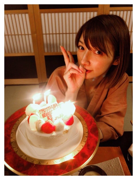 後藤真希、夫との密着ラブラブ写真公開　結婚記念日旅行で入浴ショットも披露