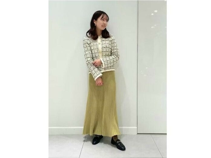 程よくコーデを引き締めてくれるビットローファー　出典：WEAR