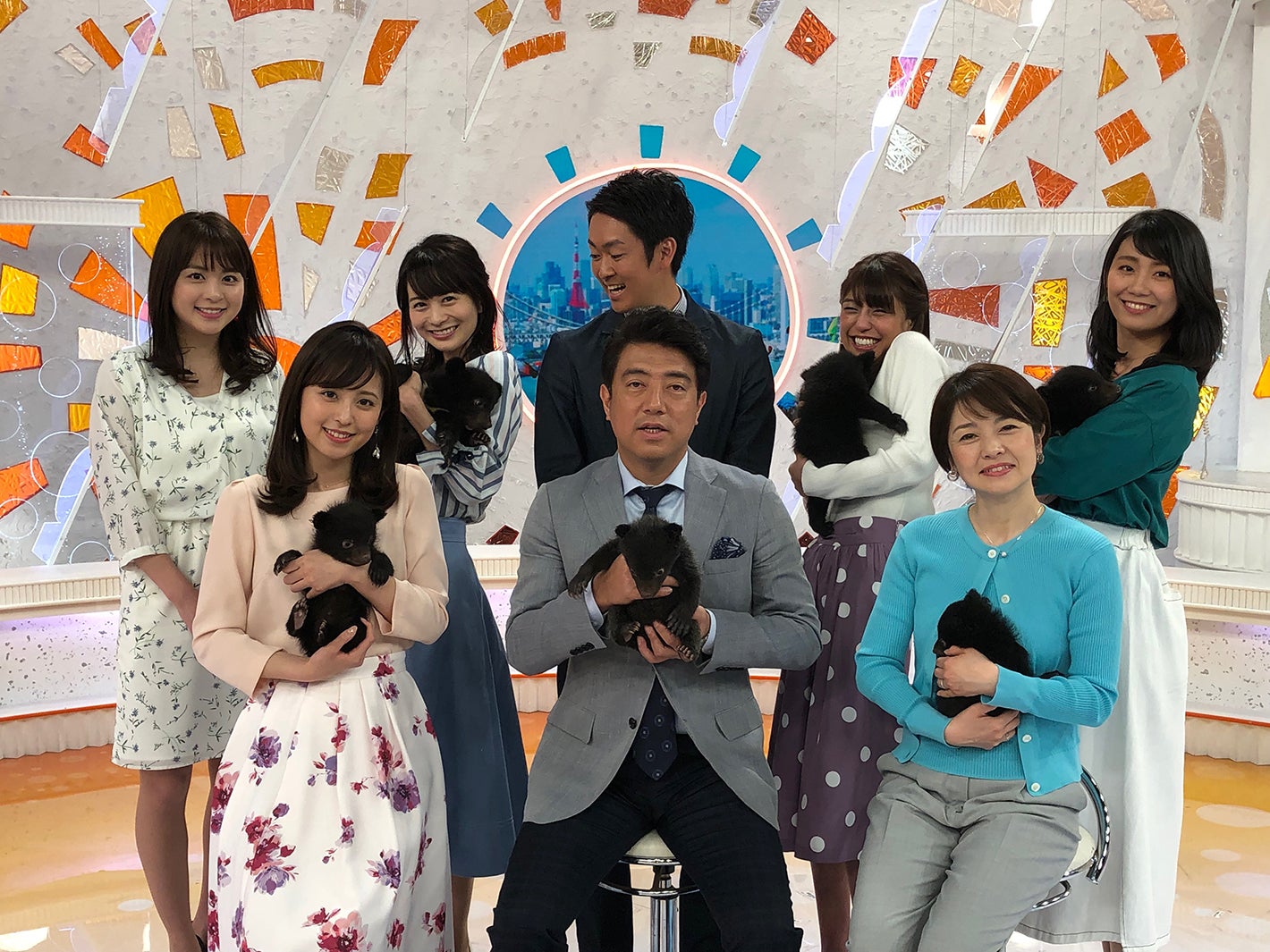 前列左から：久慈暁子アナウンサー、佐野瑞樹アナウンサー、西山喜久恵アナウンサー／後列左から：沖田愛加、高見侑里、木下康太郎アナウンサー、岡副麻希、新美有加アナウンサー（提供写真）