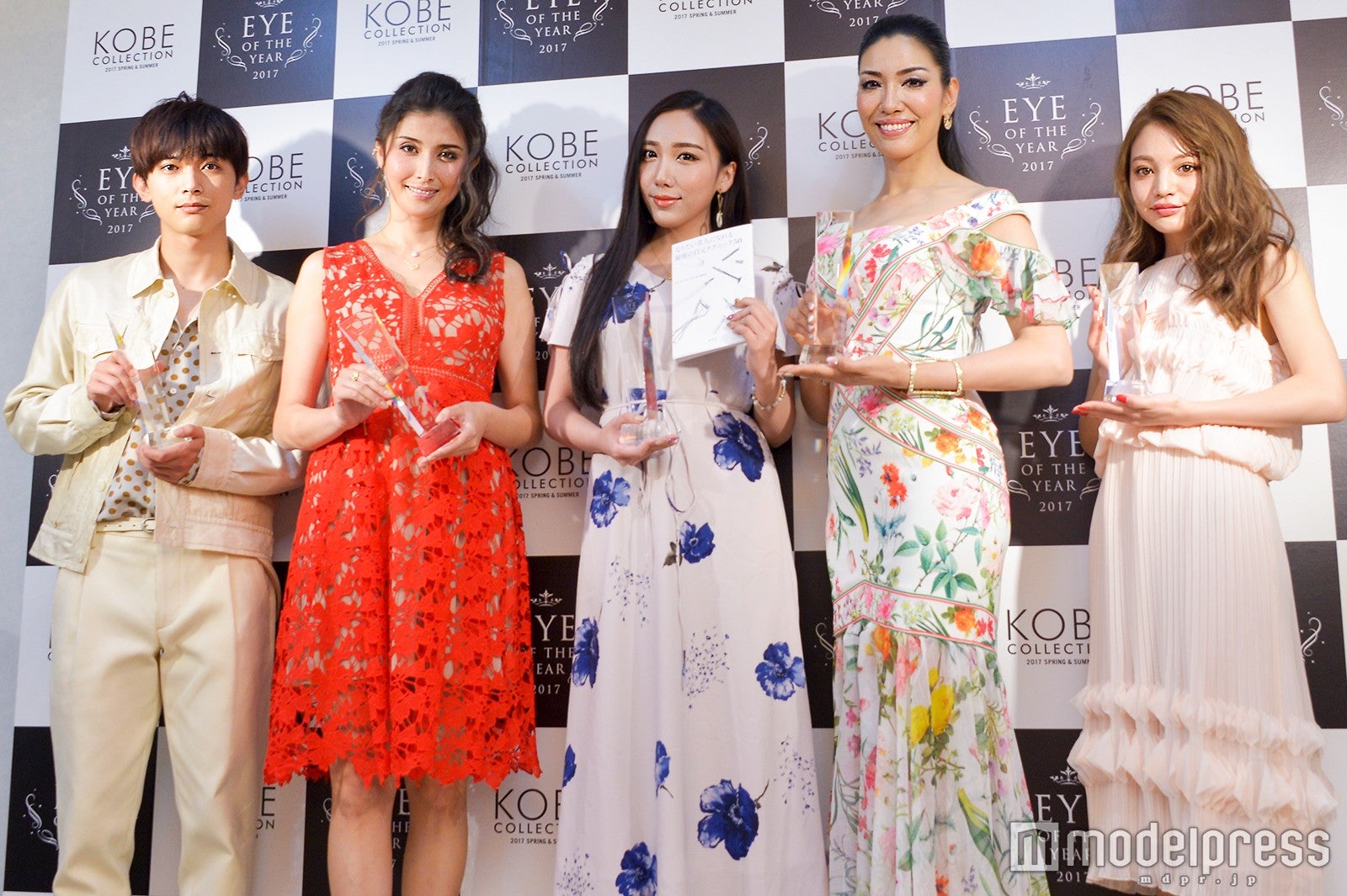 吉沢亮の“美しい目元”にアンミカら女性陣が嫉妬「まつげ長いね」 “目が魅力的”で受賞