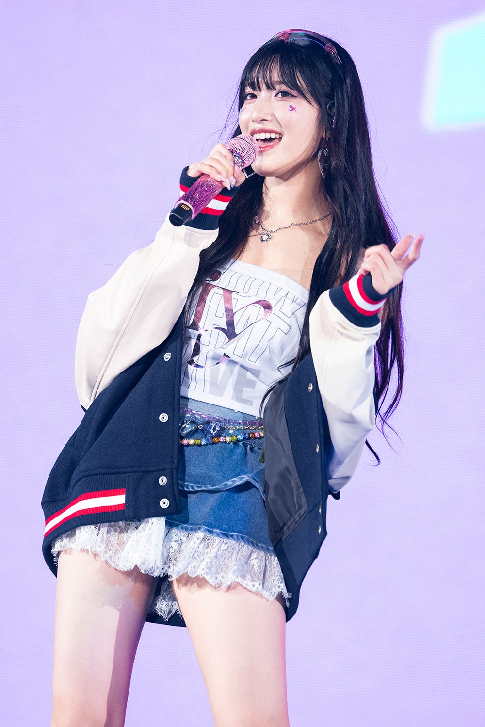 イソ「IVE THE 1ST WORLD TOUR ‘SHOW WHAT I HAVE’」より（C）撮影：田中聖太郎写真事務所