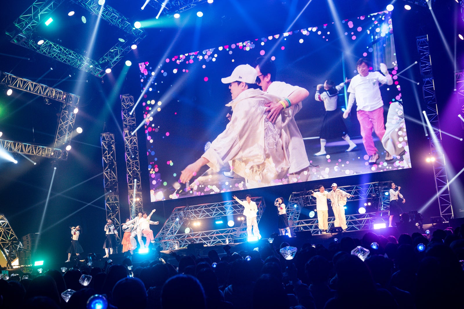 新しい学校のリーダーズ、FANTASTICS（C）ハタサトシ／高田梓／ヨシモリユウナ