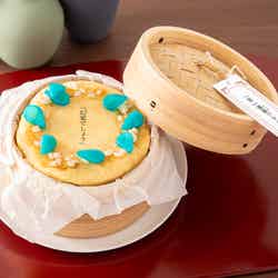 はとむぎとシナモンの蒸しパン 税込1,090円(C)日向夏/イマジカインフォス イラスト:しのとうこ