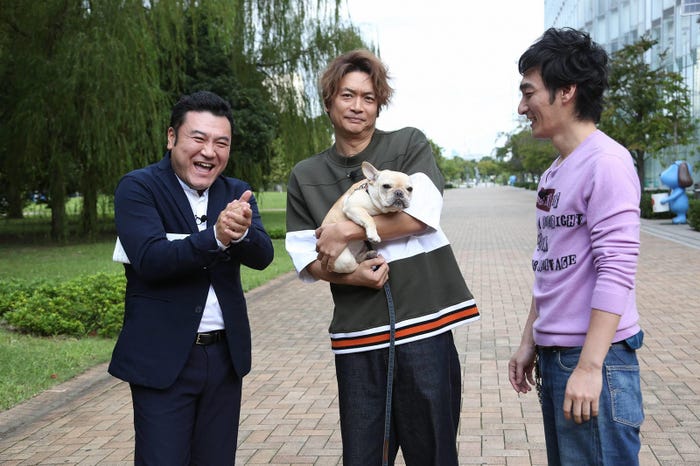 山崎弘也、香取慎吾、くるみちゃん、草なぎ剛(C)フジテレビ