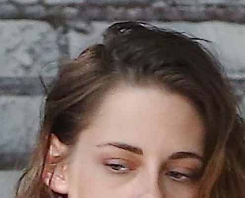クリステン・スチュワート、美しすぎるスッピンと大胆ブラ見せ