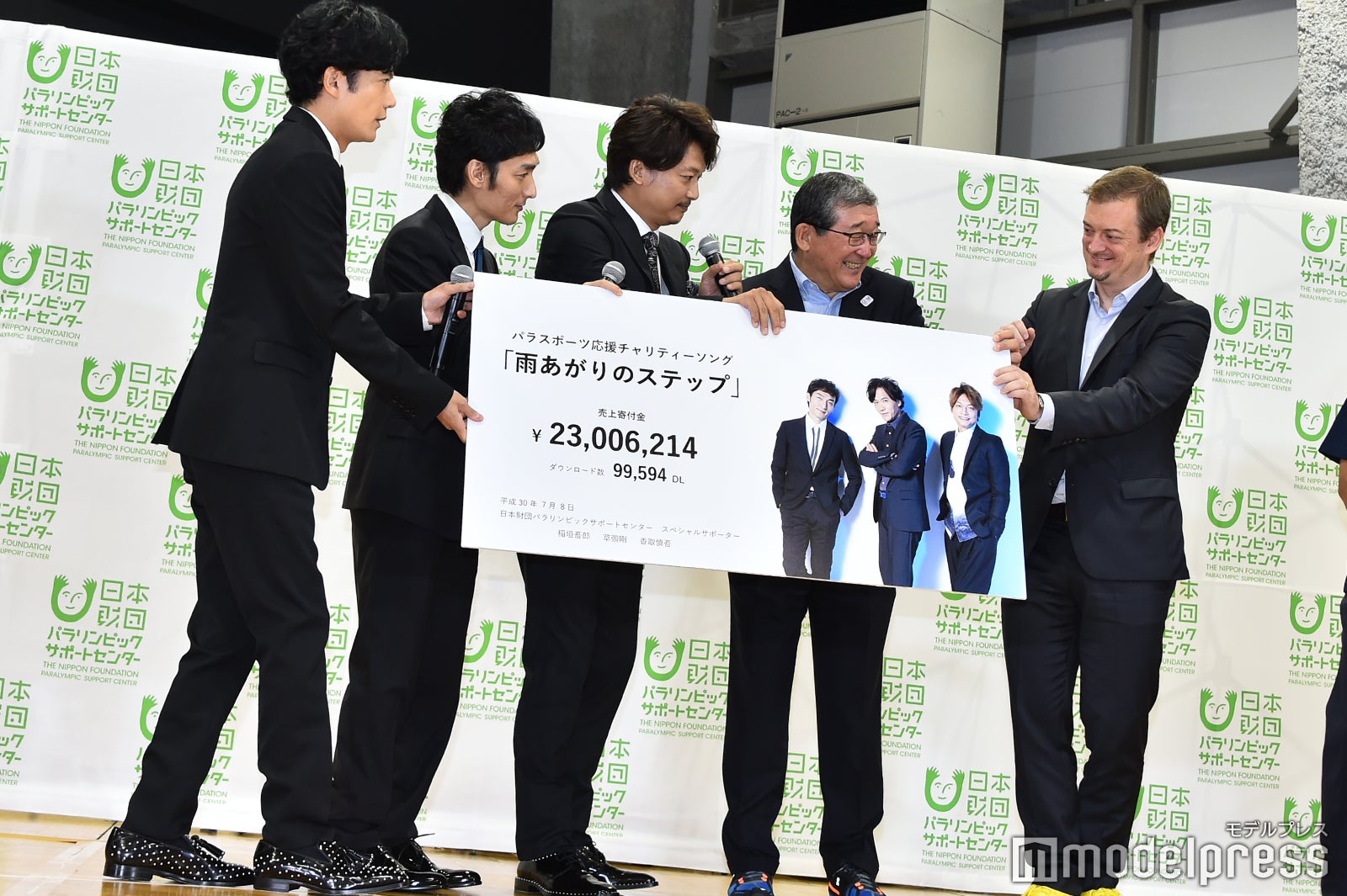 贈呈式の模様 （C）モデルプレス