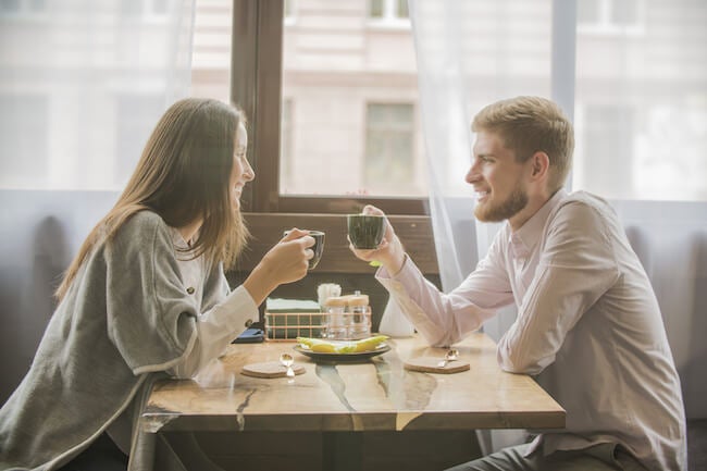 100 脈あり確定 デート中の仕草でわかる 脈あり な男性の行動とは モデルプレス