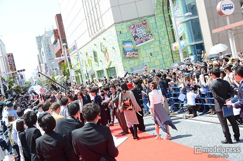 那覇会場国際通りレッドカーペットの様子