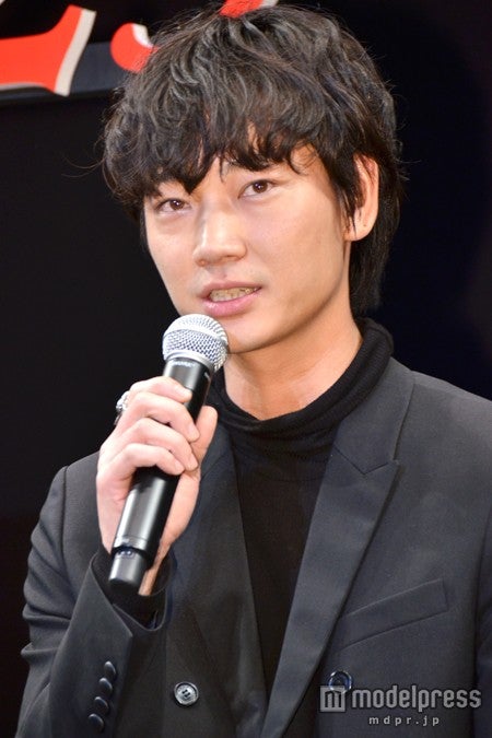 綾野剛、「薄っぺらくてどうしようもない男です」