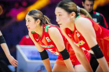 バレー女子 日本は悔し涙の銅メダル 石川主将、エース和田が表彰式で涙ぬぐう 3位決定戦イランにストレート勝ちで27年W杯出場権獲得も今大会での五輪切符逃す