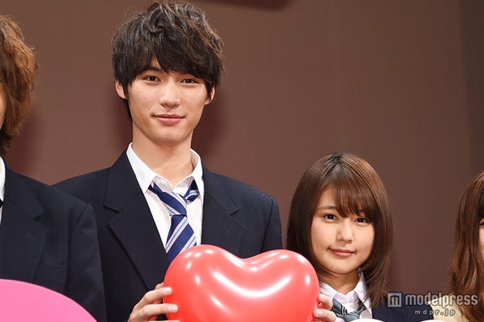 (左より)福士蒼汰、有村架純
