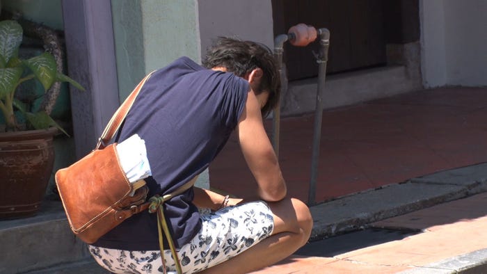 肉離れを起こした足を痛めても尚、かすがを追い続けるシャイボーイ/「あいのり:Asian Journey」第20話より(C)フジテレビ