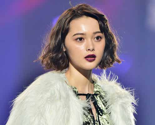玉城ティナ、艶やかオーラで圧巻ランウェイ 妖しい魅力で視線独占<神コレ2016A/W>
