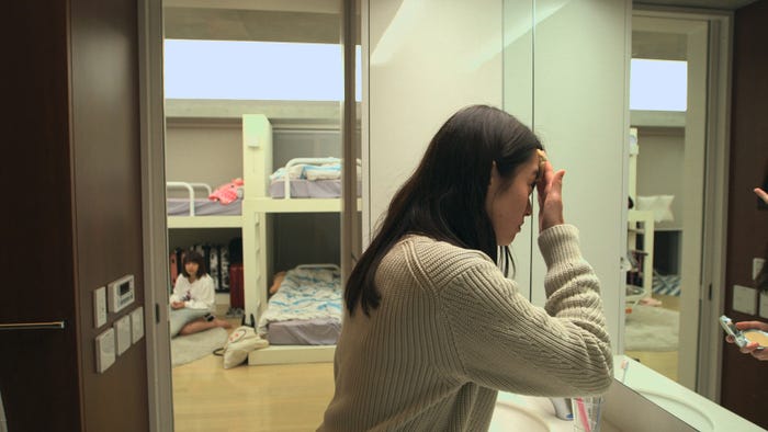 理子(左)、美咲『TERRACE HOUSE BOYS & GIRLS IN THE CITY』30th WEEK(C)フジテレビ/イースト・エンタテインメント