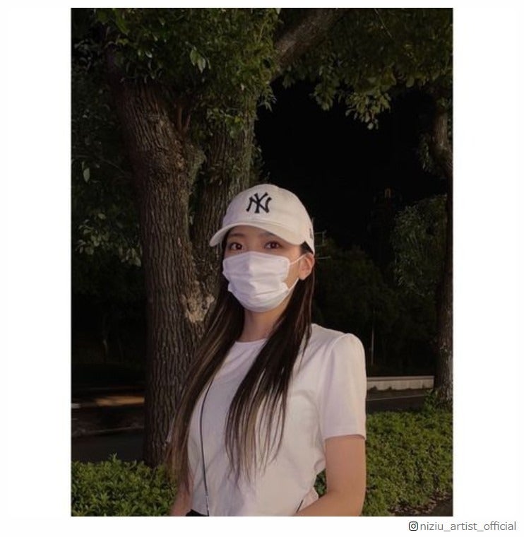 NiziUマユカ、姉が撮影・プライベートショット公開「スタイル良すぎ」「オーラがすごい」と反響