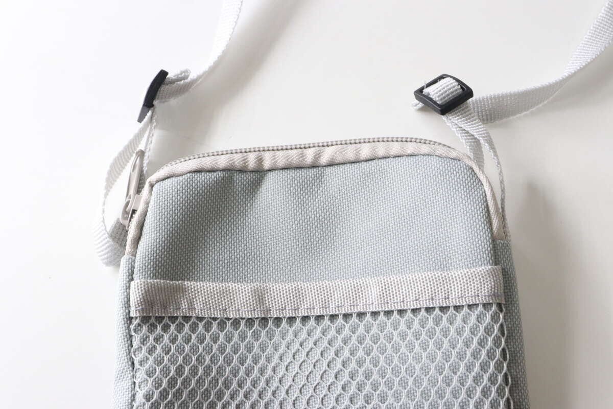 メッシュポケット付パスポートケース