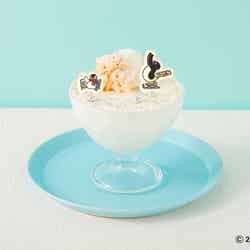 ピングーとピンガの雪あそびパフェ税込1,490円(C)2024 JOKER.