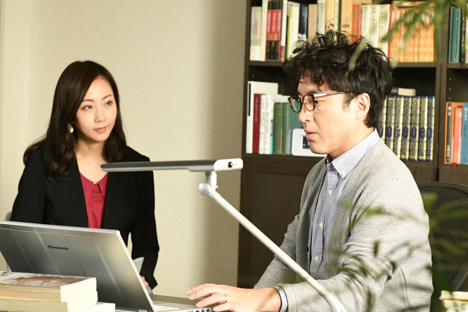 木南晴夏、ムロツヨシ／「大恋愛～僕を忘れる君と」第8話より（C）TBS