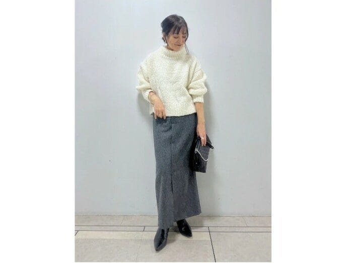 顔を明るく見せてくれる白のざっくりタートルニットはどんなアイテムも合わせやすくて◎　出典：WEAR
