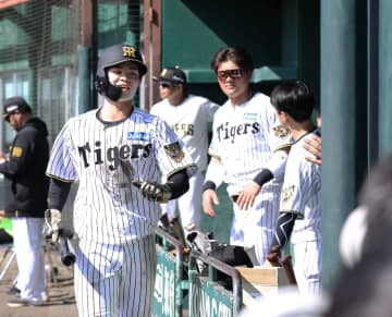 阪神・中野 初実戦で初安打 4日一時離脱も全快アピール「初めてにしては良かった」“キャム・タク”二遊間初コンビ