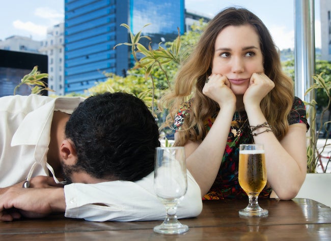 別れた方がいい？酔った彼氏にドン引きしたときに考えること