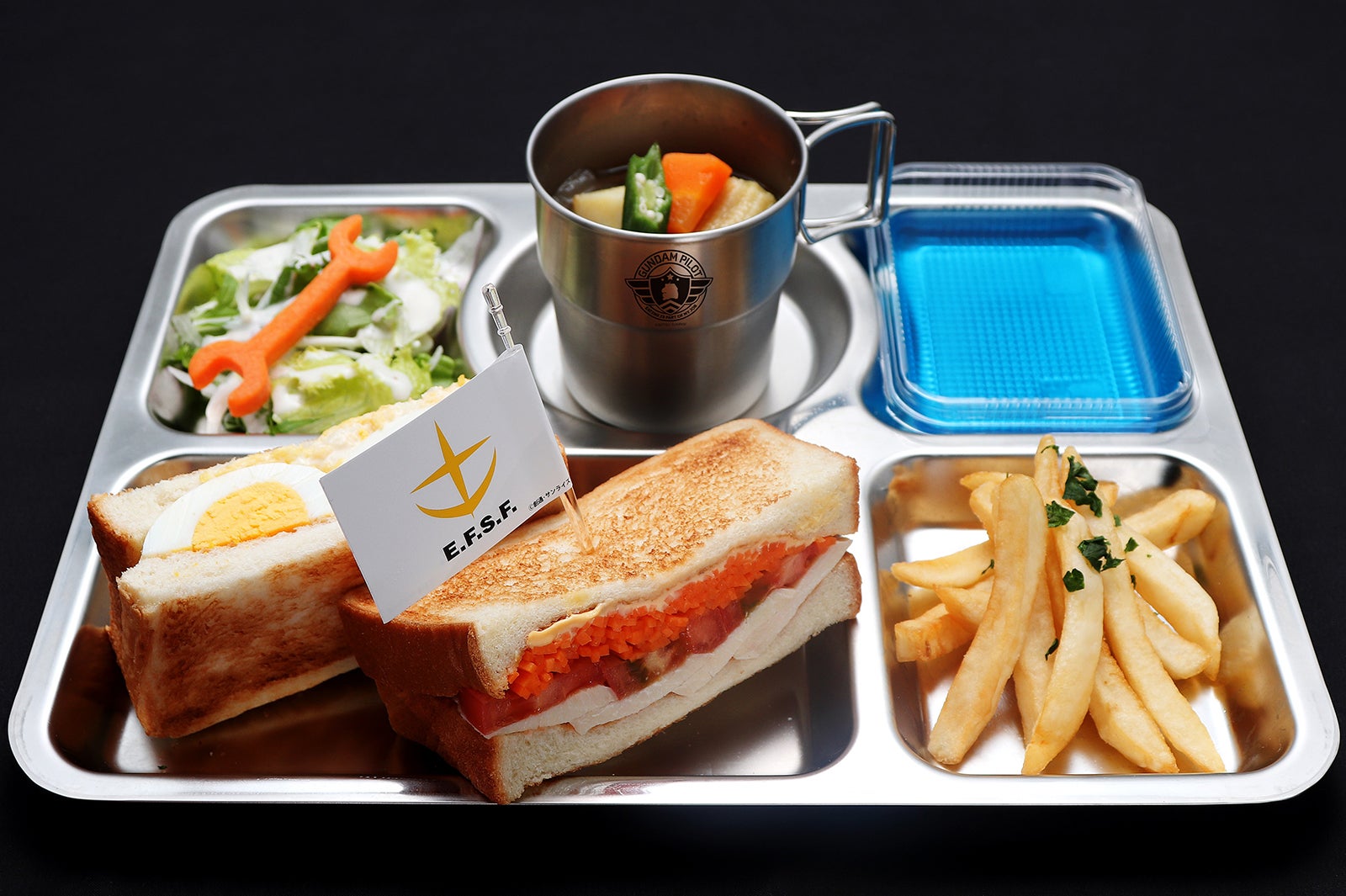 アムロ専用パイロットランチ　1,430円／画像提供：BANDAI SPIRITS