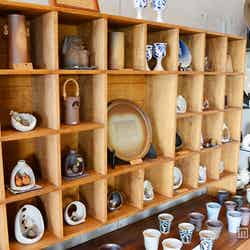 沖縄恩納村「土花土花」ギャラリーとして沖縄陶芸作家の作品も展示