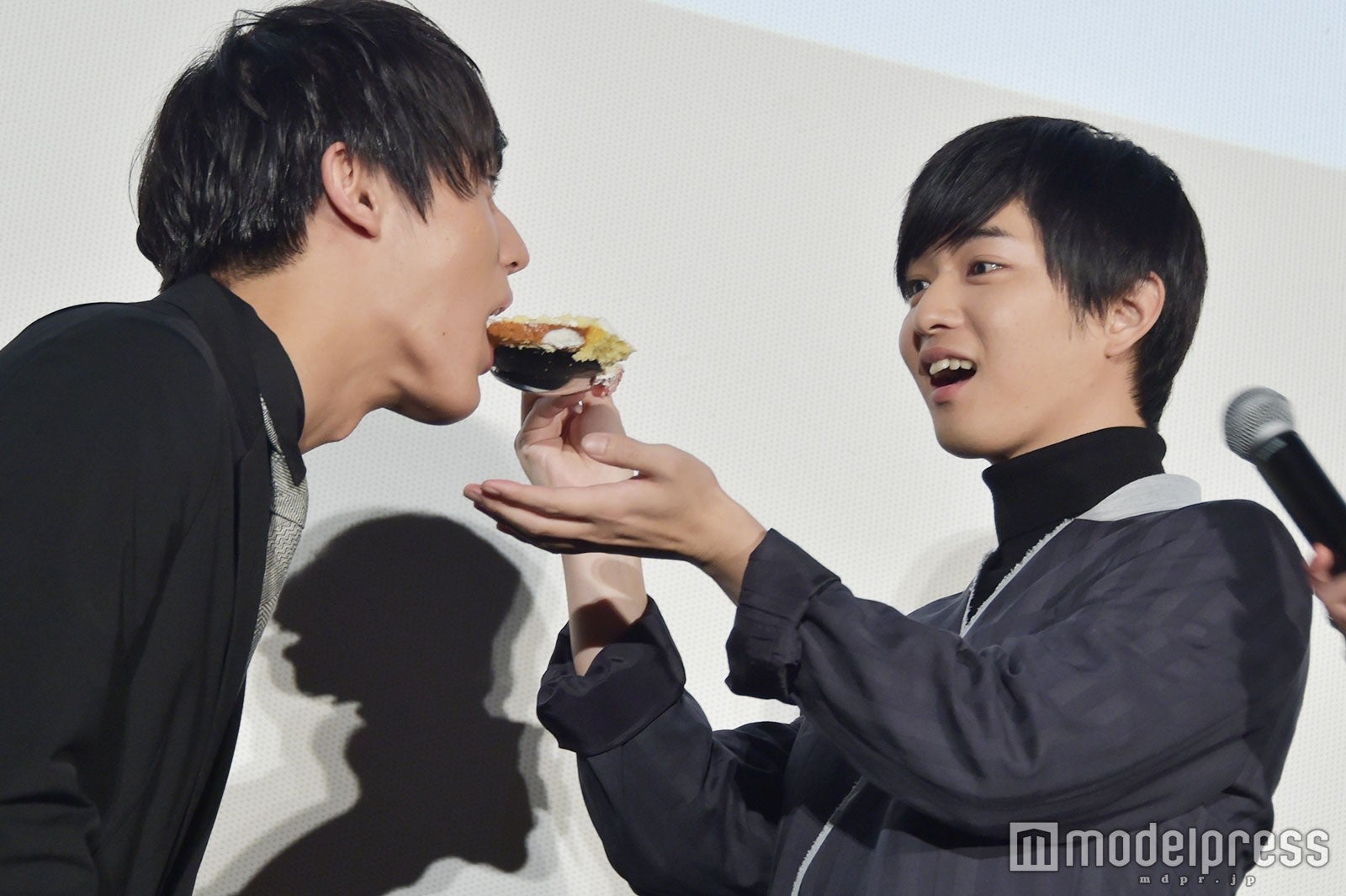 中川大志＆千葉雄大の“アーン”に黄色い歓声  “おじさん”イジりも炸裂