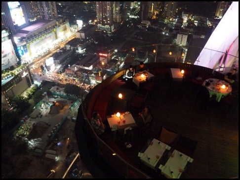 ガラス張りでクリアな夜景が楽しめるテラス席／南明奈オフィシャルブログ（Ameba）より