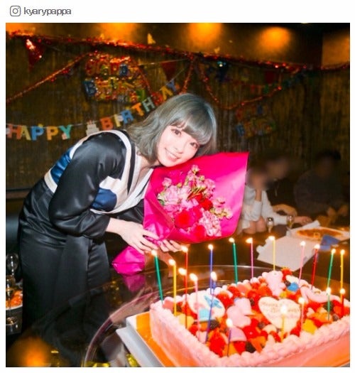 きゃりー「24歳になりました」巨大ケーキでバースデー 海外ファンからも祝福の声続々