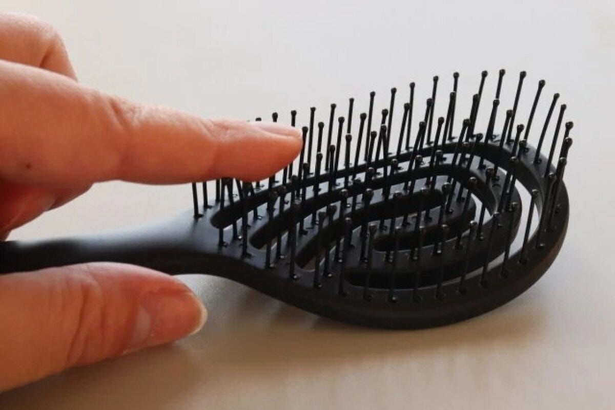 ダイソー　乾きやすいブローブラシ（16.2cm×6.1cm）　ピン