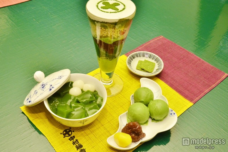 バイカラーのランチョンマットも可愛い