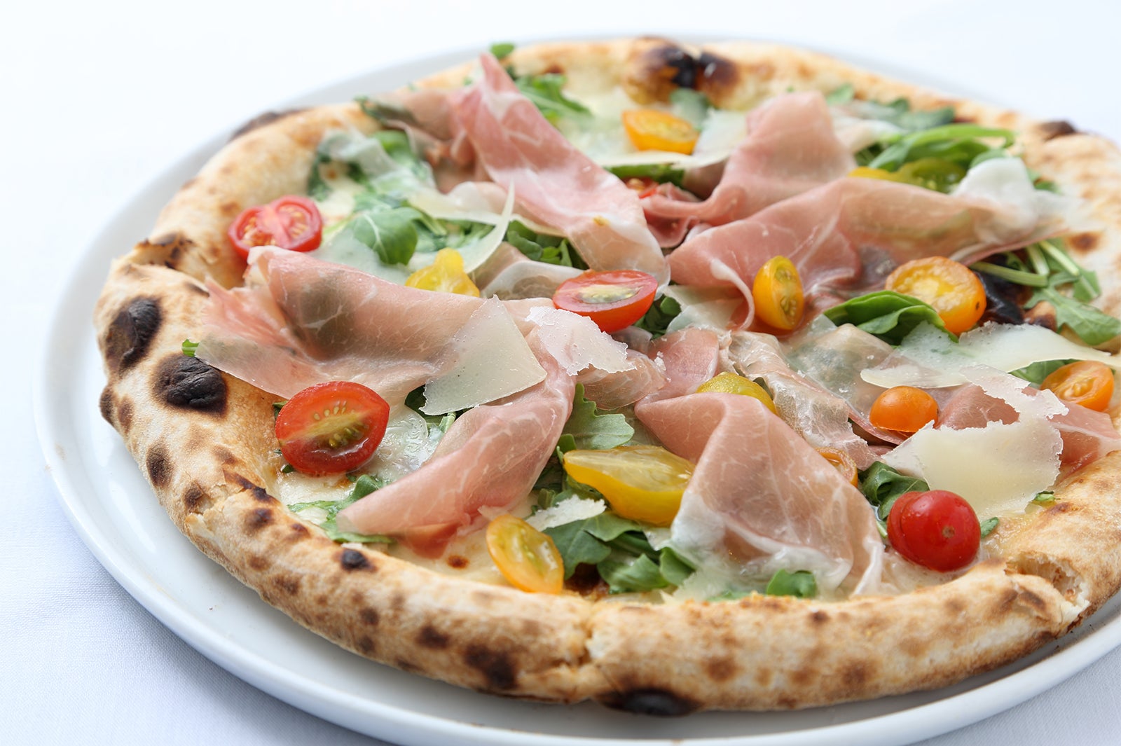 生ハムとルッコラのピッツァ／画像提供：イデア