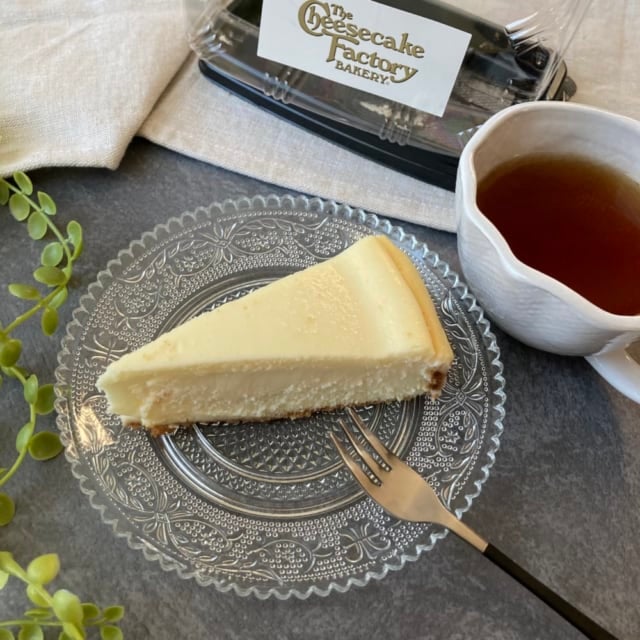 器に盛った成城石井のビストロプレーンチーズケーキ