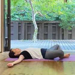 どんなに疲れた1日でもぐっすり眠りたい!寝る前ゴロゴロ緩めストレッチ