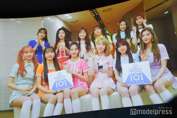 コメントを寄せたIZ*ONE(会見で流れた映像より) (C)モデルプレス