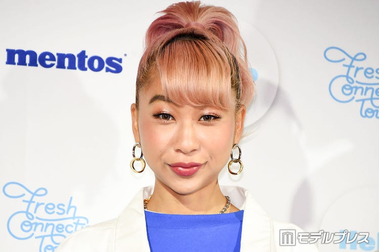 青山テルマ 夏限定 オレンジヘアにイメチェン センスが素敵 可愛い の声 モデルプレス 青山テルマ 夏限定 オレンジヘアにイメチェン センスが素敵 可愛い の声 モデルプレス