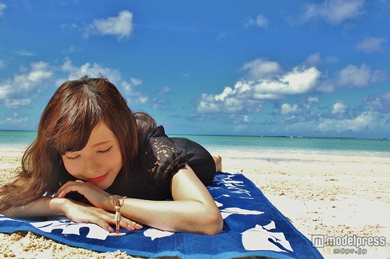 益若つばさ、グアム満喫　恋人岬にビーチ…2人きりの親密旅行を公開