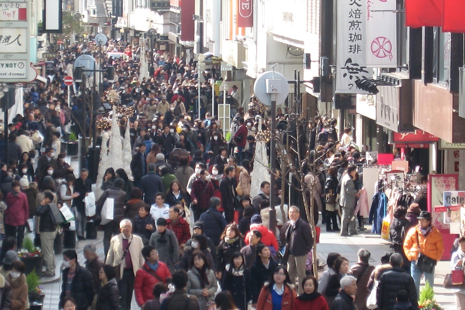 毎年多くの人が訪れる「チャーミングセール」（画像提供：元町SS会）