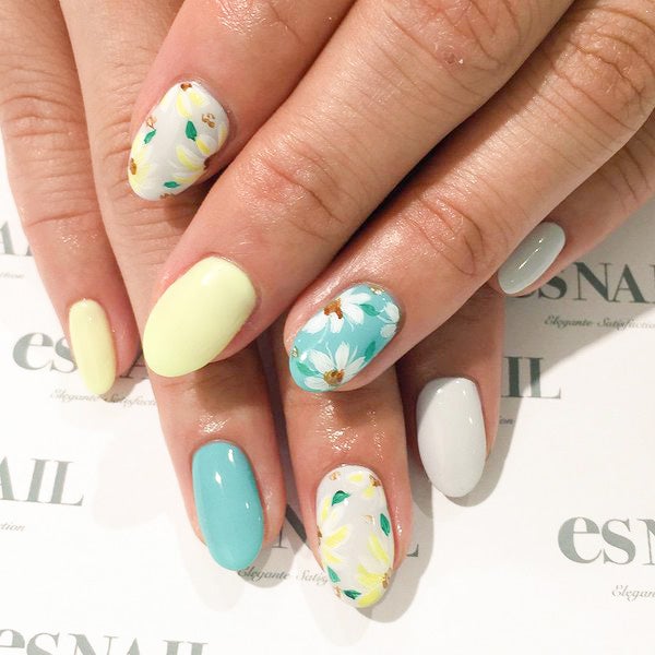 夏の太陽にのピッタリなお花アート／画像提供：esNAIL