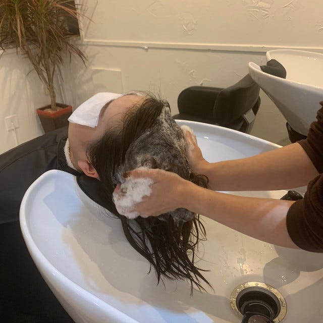 髪の洗い方が痛みの原因かも…？プロ直伝の“美髪を目指す”シャンプーの仕方とは