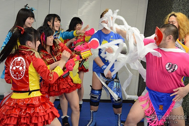 仮面奪還のためほもいろクローバーZに食って掛かる仮面女子