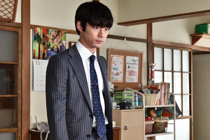 坂口健太郎/「婚姻届に判を捺しただけですが」第6話より(C)TBS