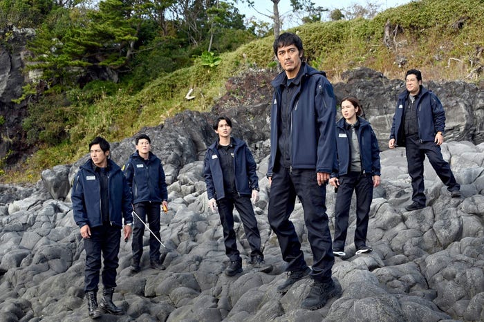 高橋光臣、有輝(土佐兄弟)、横浜流星、阿部寛、中村アン、岡崎体育/「DCU」第2話より(C)TBS