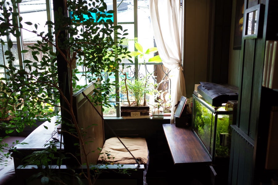 アール座読書館店内