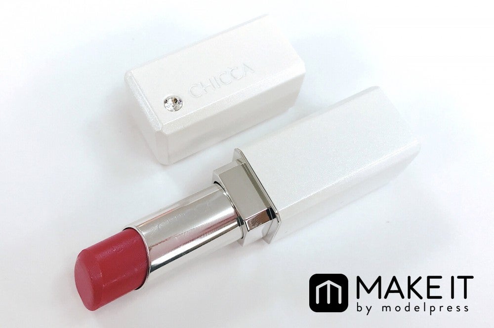 CHICCA（キッカ）／メスメリック リップスティック／41 レッドブルーベリー／3,800円（税抜） (C)メイクイット