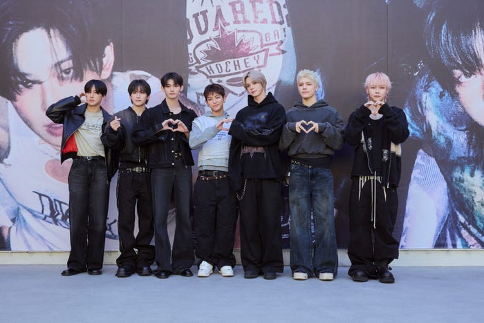 ポップアップストアを訪れた&TEAMメンバー/(左から)FUMA、YUMA、JO、HARUA、K、MAKI、NICHOLAS(C)YX LABELS