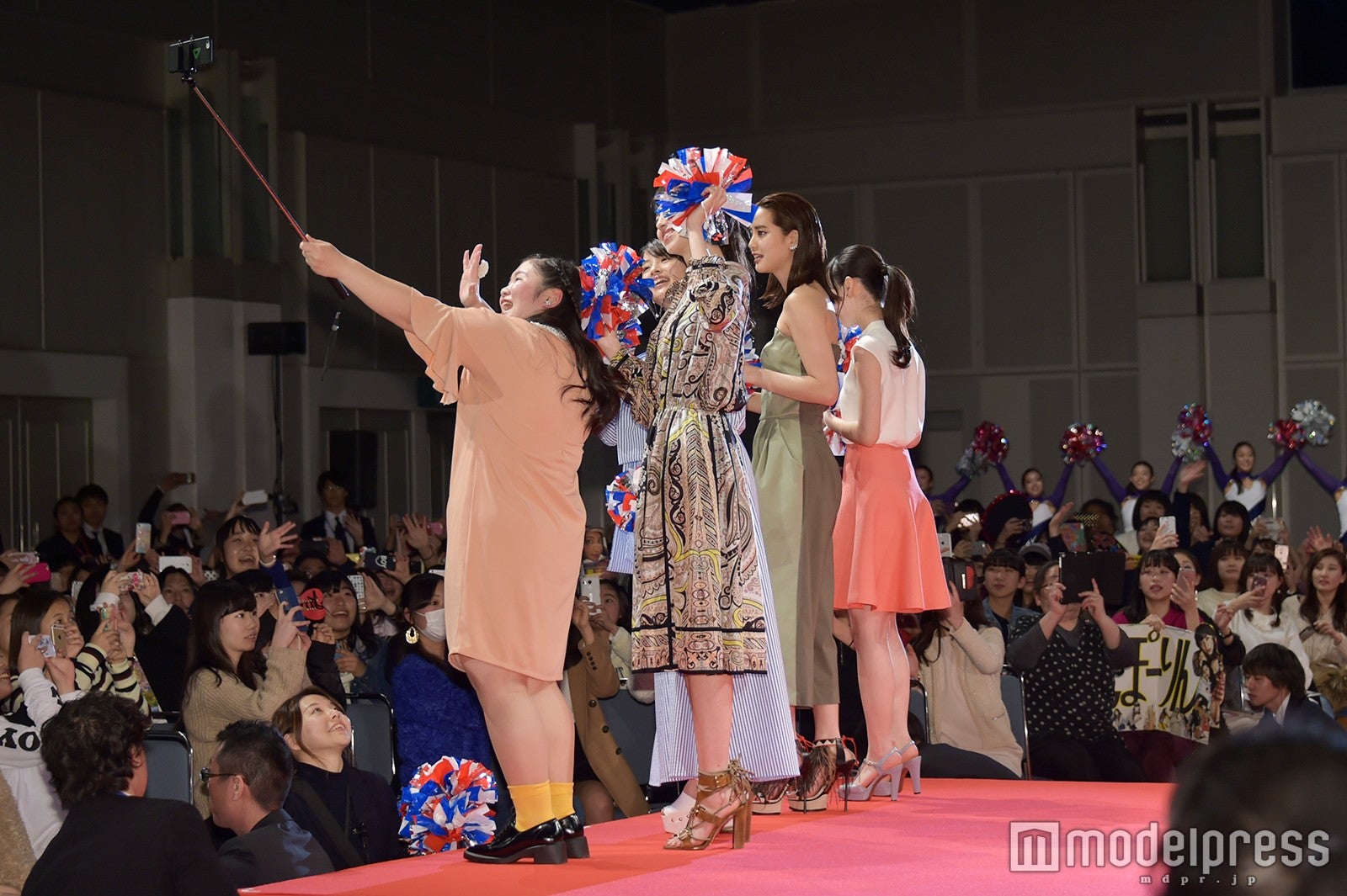 富田望生、中条あやみ、広瀬すず、山崎紘菜、福原遥 （C）モデルプレス