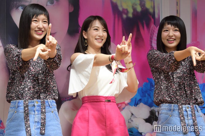 JY(中央)とりかりこ「好きな人がいること」ダンス披露(C)モデルプレス
