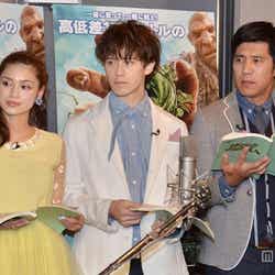 映画「ジャックと天空の巨人」にアフレコの様子(左より:平愛梨、ウエンツ瑛士、ガレッジセール・ゴリ)
